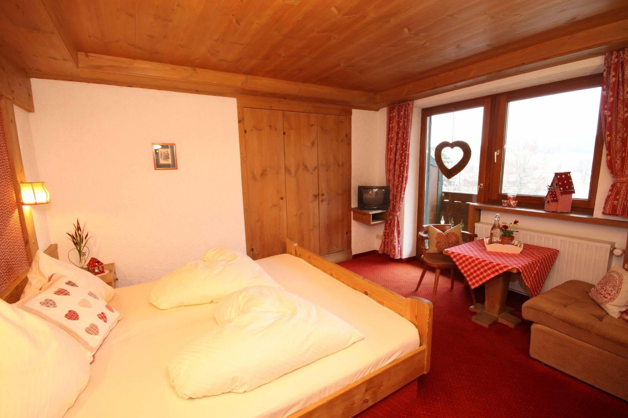 Dreimaederlhaus - Das Vegetarische Boutique Hotel フュッセン エクステリア 写真