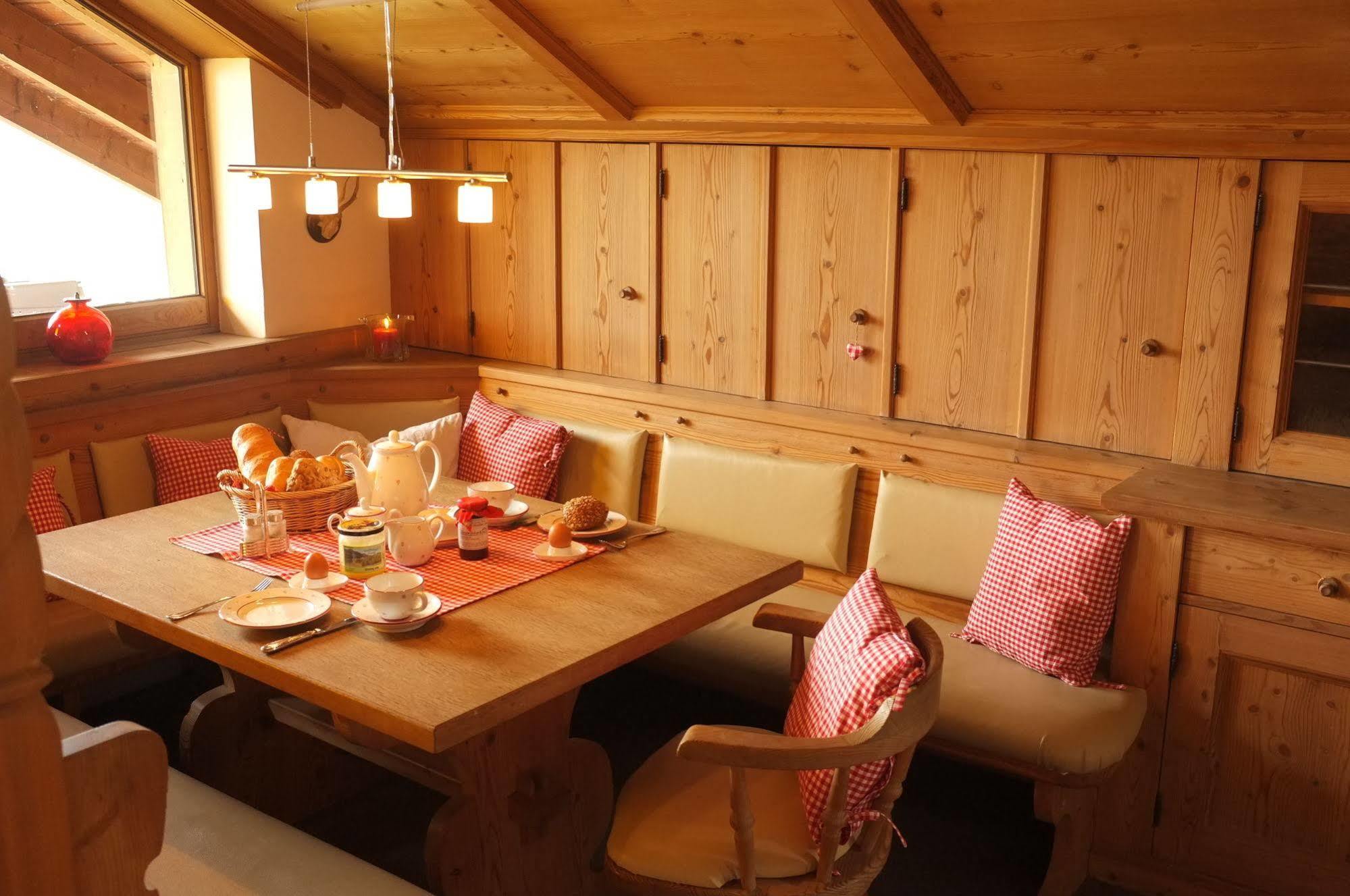 Dreimaederlhaus - Das Vegetarische Boutique Hotel フュッセン エクステリア 写真