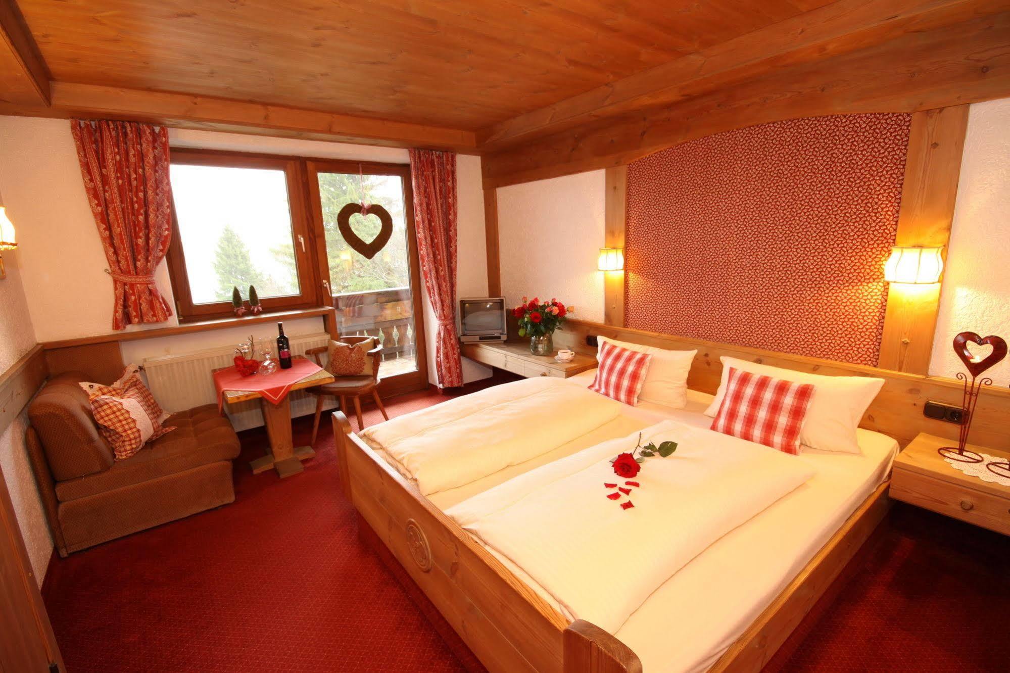 Dreimaederlhaus - Das Vegetarische Boutique Hotel フュッセン エクステリア 写真