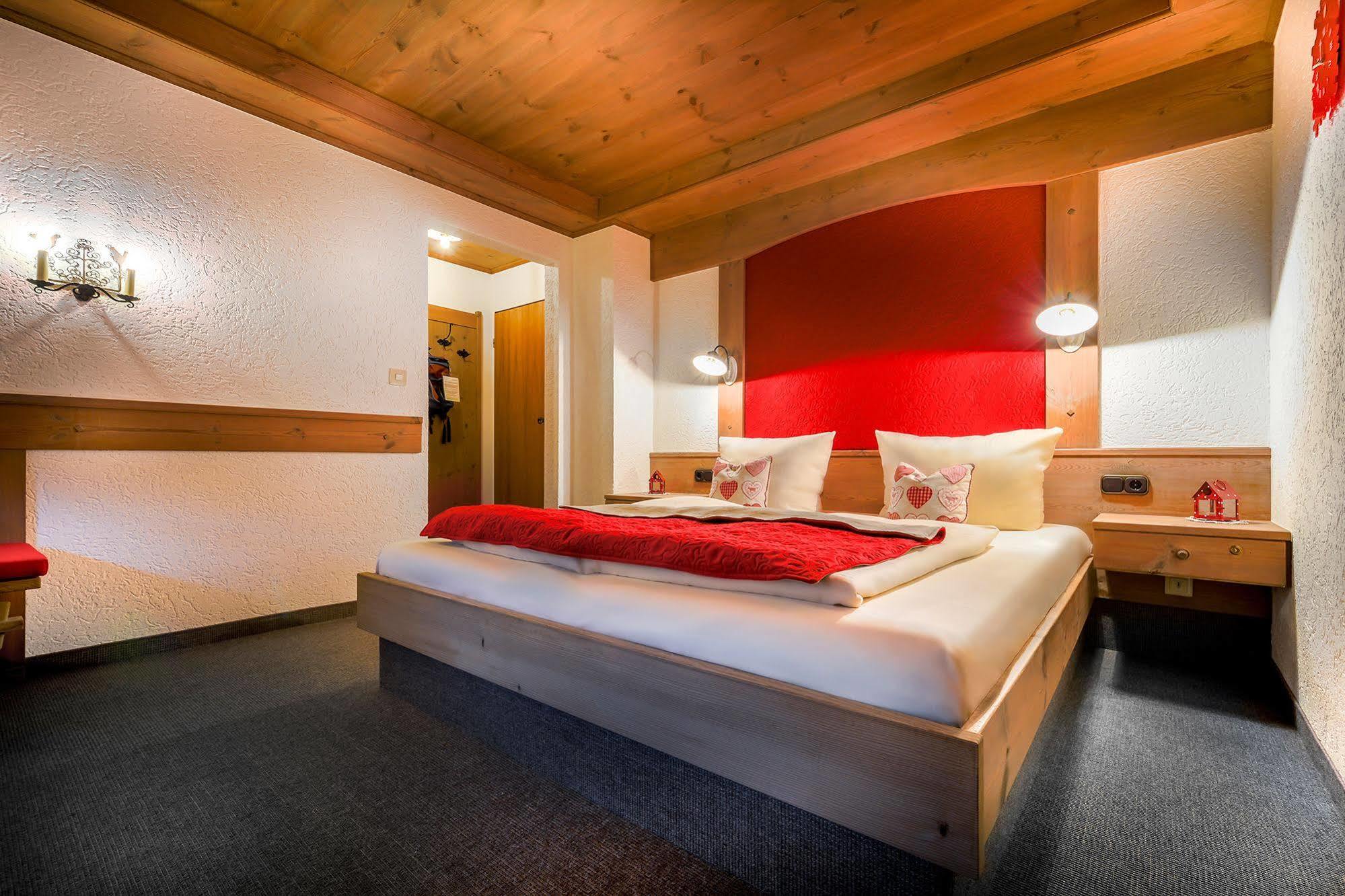 Dreimaederlhaus - Das Vegetarische Boutique Hotel フュッセン エクステリア 写真